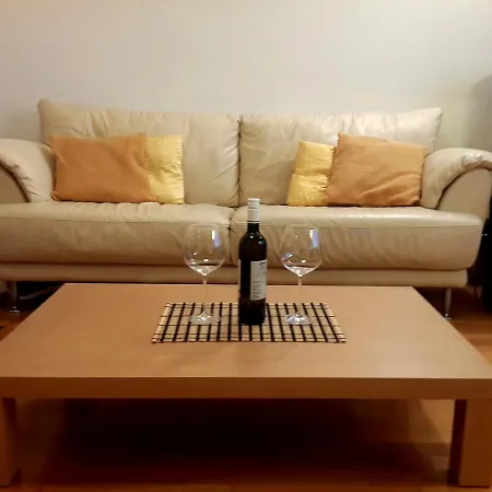 Lux 70 M² Apt. & Free Garage Parking Apartmán *