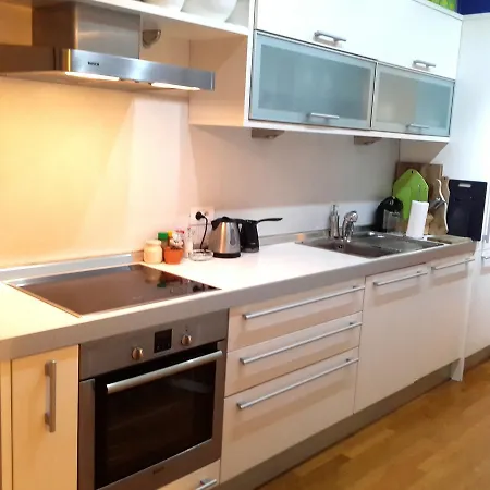 Διαμέρισμα Lux 70 M² Apt. & Free Garage Parking *