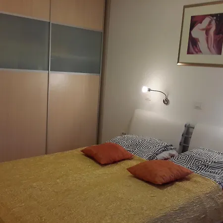 Διαμέρισμα Lux 70 M² Apt. & Free Garage Parking *
